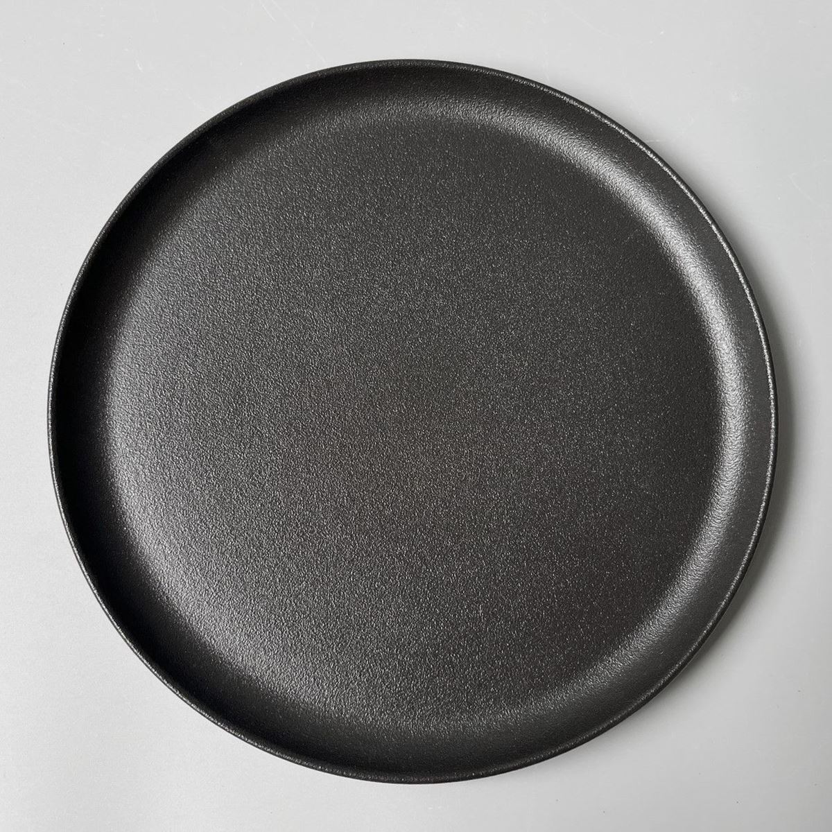 Assiette ronde noire 'King'