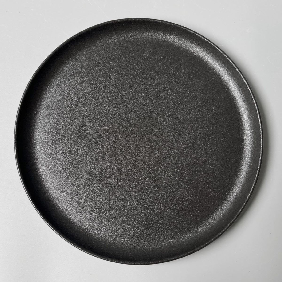 Assiette ronde noire 'King'