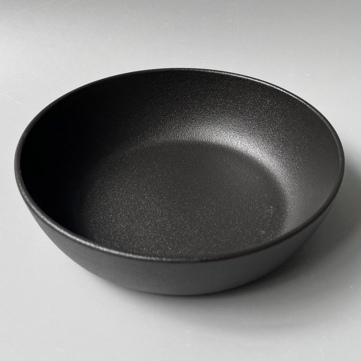 Rond zwart diep bord 'King'