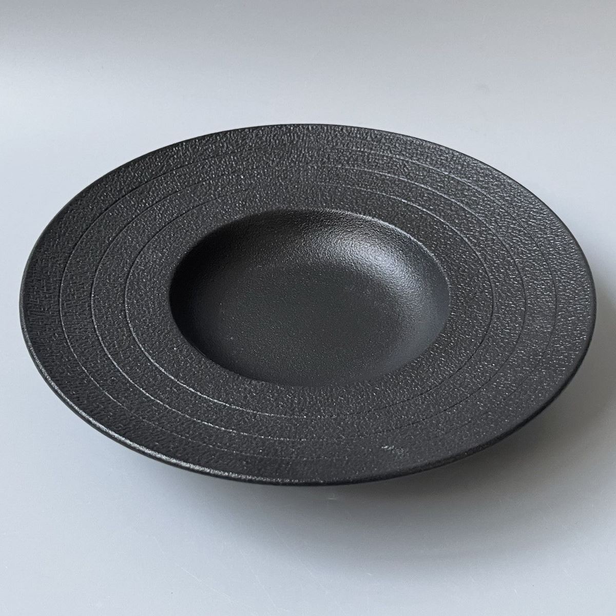 Black round pasta plate 'Palace Plus'